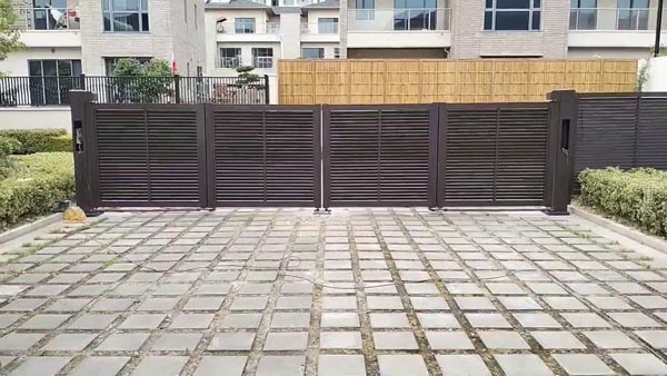 咖色百葉折疊門1